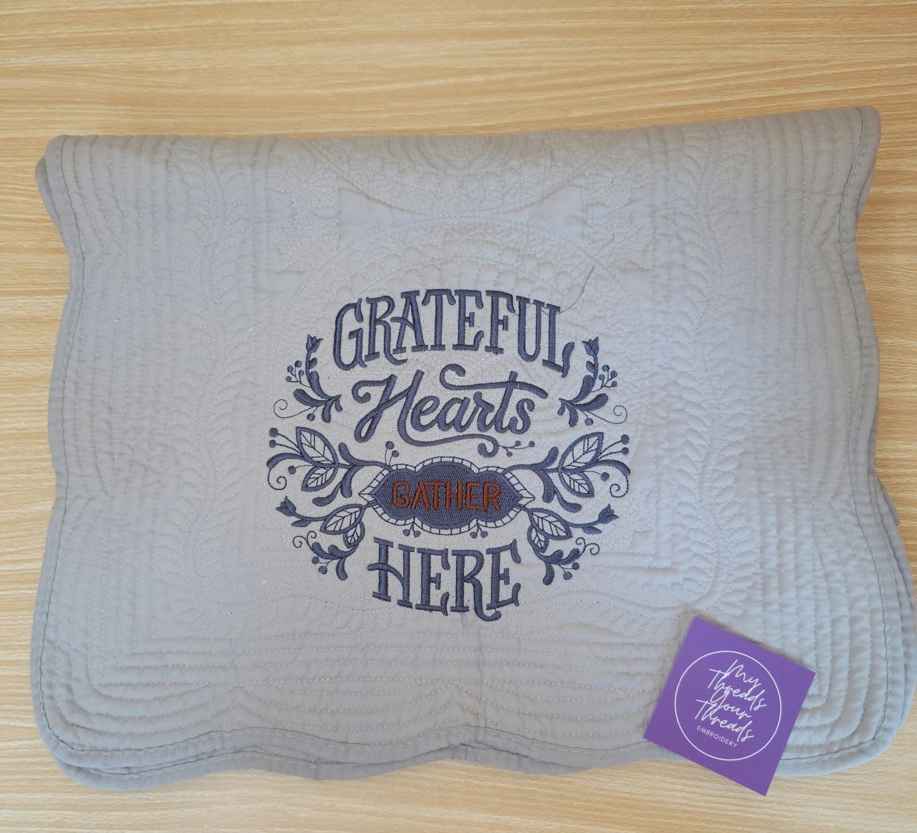 Table Runner-Grateful Hearts